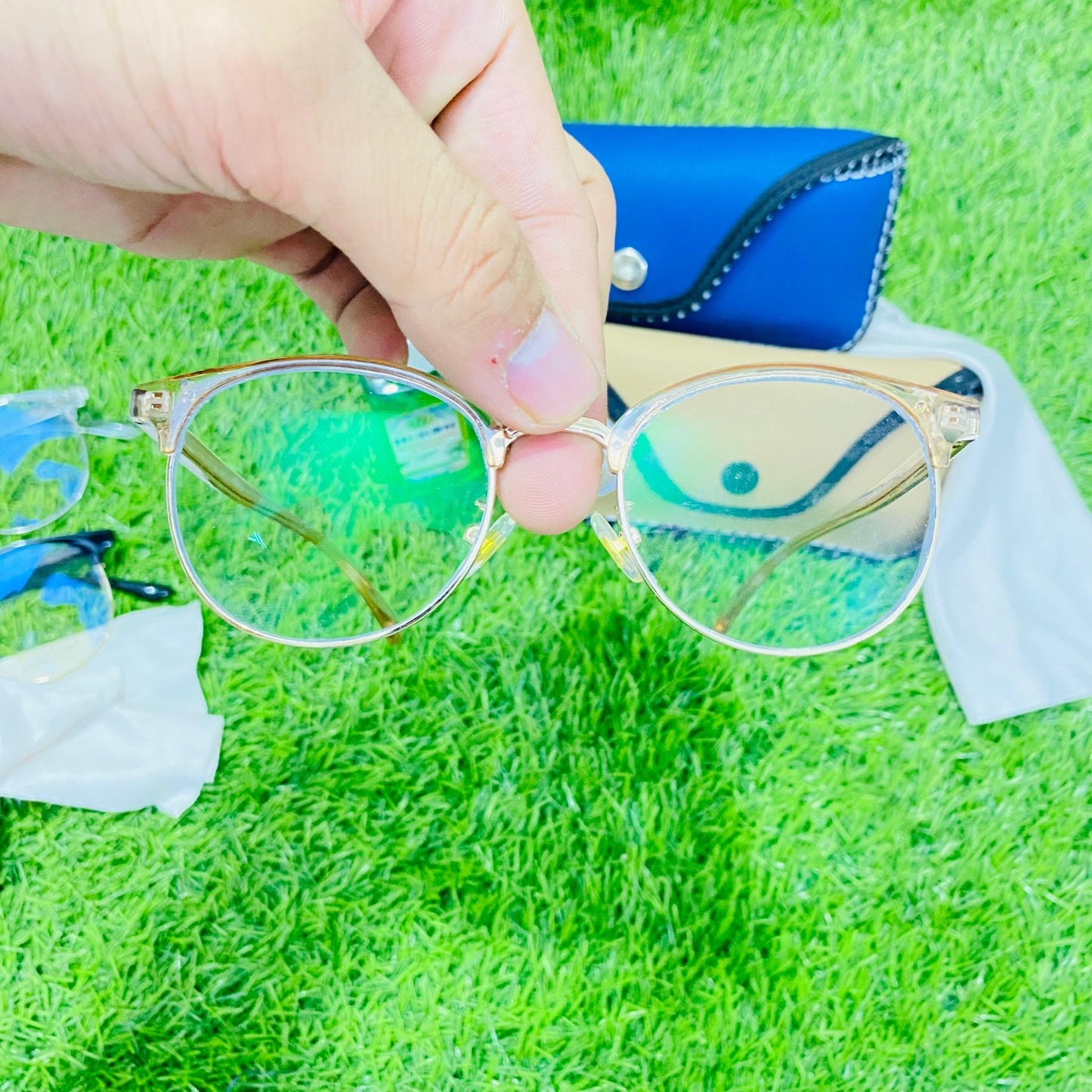 Beautifull Creamy - Smart Blue Light Protection Glasses with Free pouch, shiner, cleaning cloth